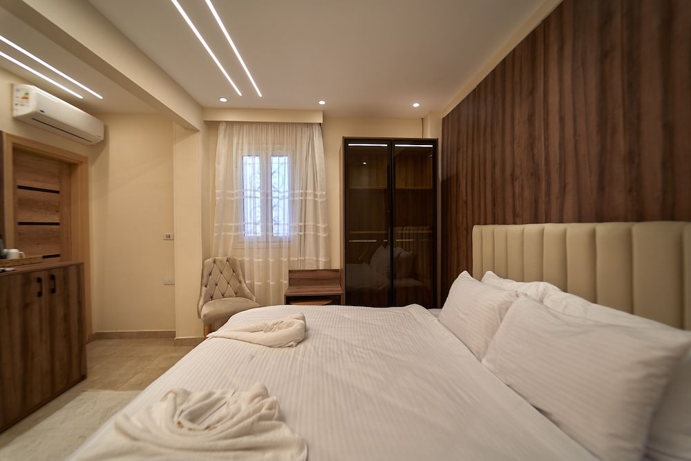 Economy Double or Twin Room photo 3