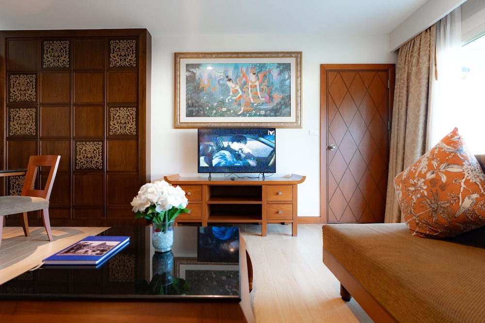 Royal Executive Suite 2 Bedroom - Photo 4