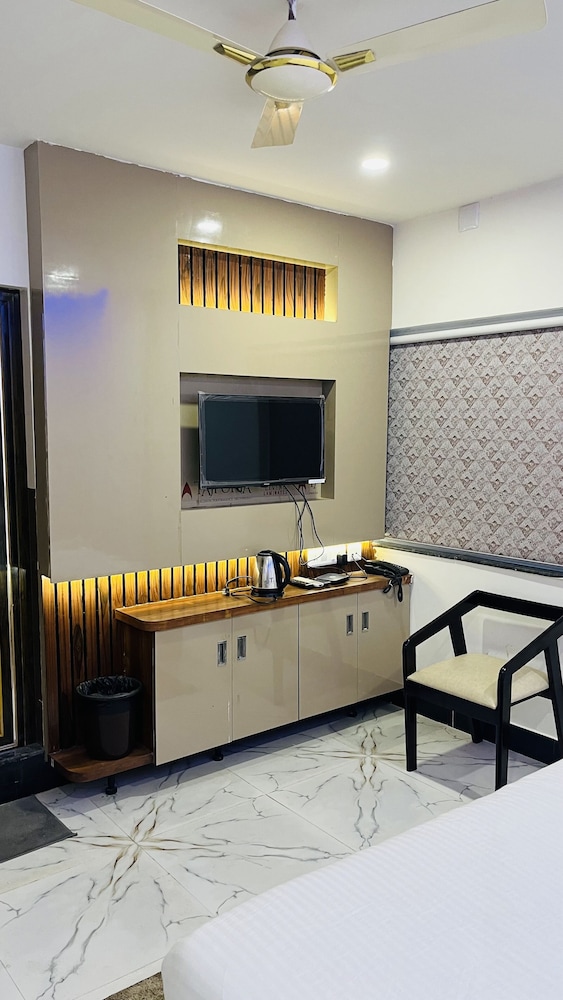 Room photo 2