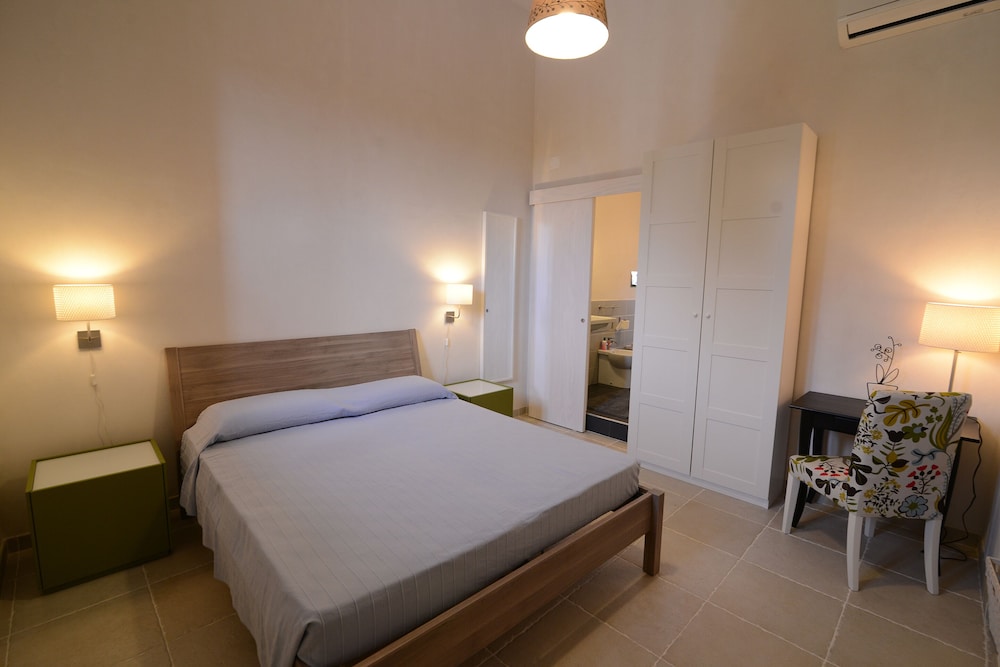 Double Room (1) photo 3
