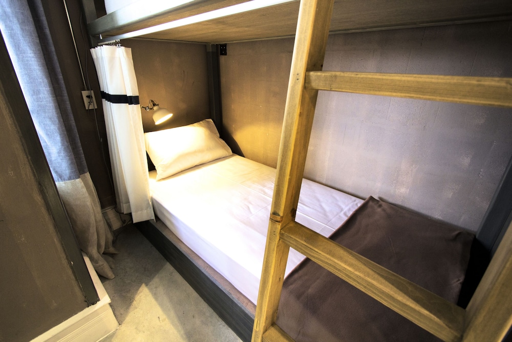 4-Bed Mixed Dormitory photo 2
