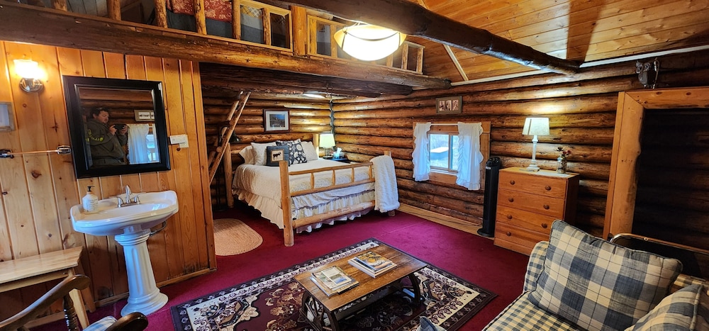 Honeymoon Cabin photo 3