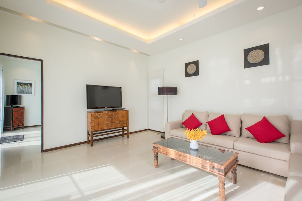 3 Bedroom Villa With Private Pool and Garden photo 3
