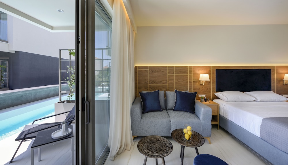 Serenity Suite Pool Access photo 2