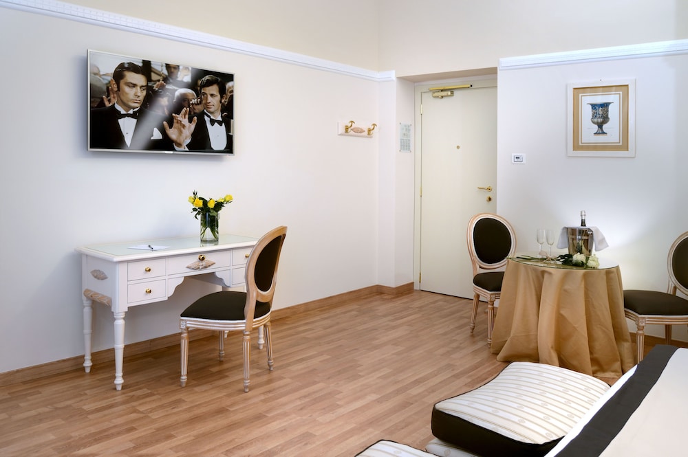 Deluxe Room - Photo 8