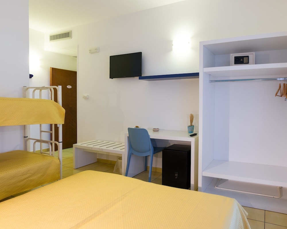 Standard Quadruple Room photo 2