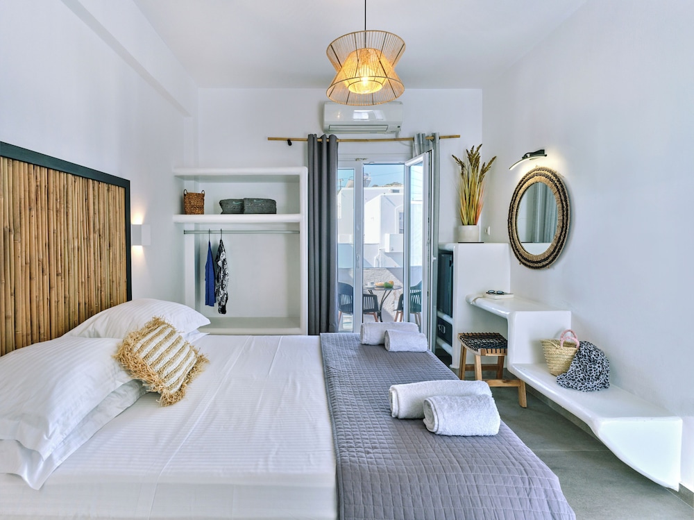Deluxe Double Room, 1 Bedroom, Partial Sea View - Photo 7
