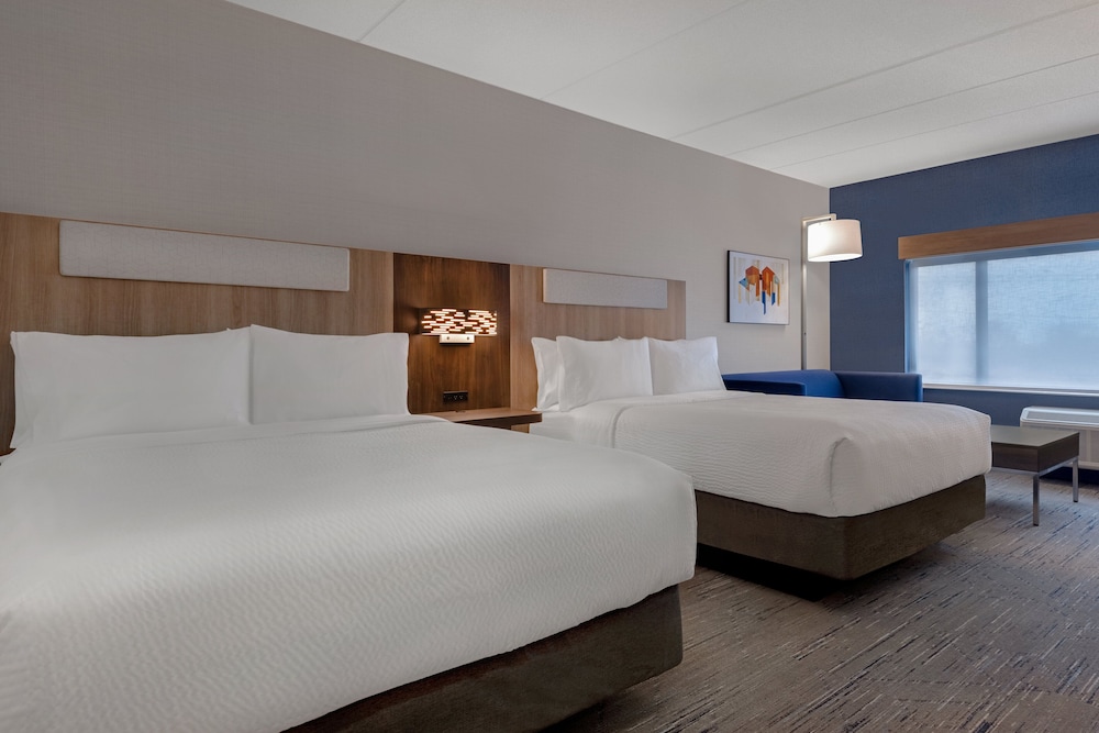 Standard Room, Multiple Beds (Extra Floor Space) photo 3