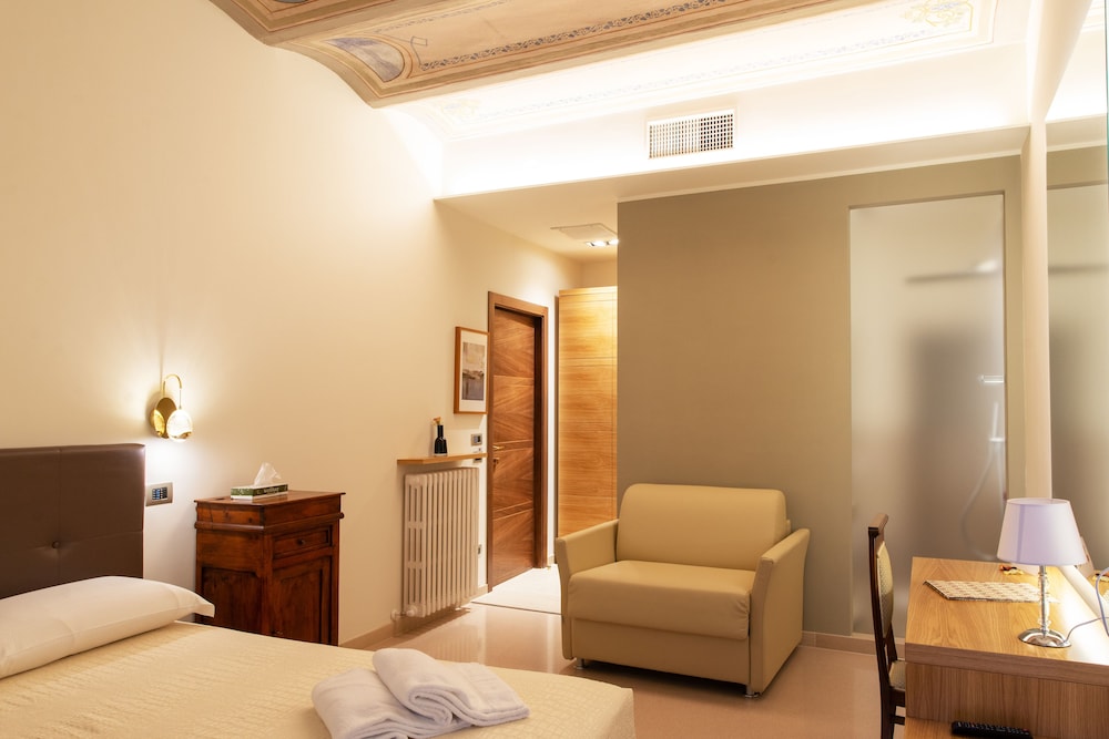 Deluxe Double or Twin Room (203) photo 2