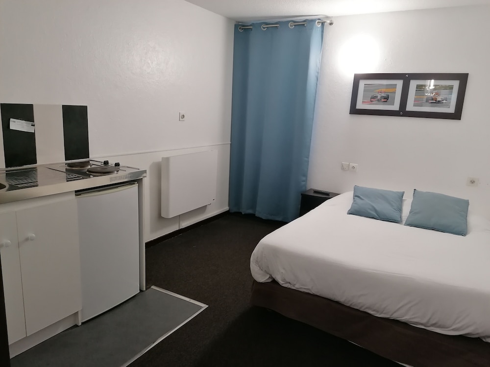 Standard Room, Multiple Beds - Photo 5