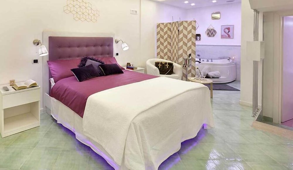 Suite, Jetted Tub