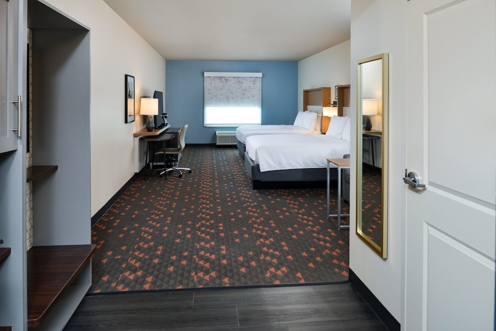 Suite, 2 Queen Beds (Communications) - Photo 4