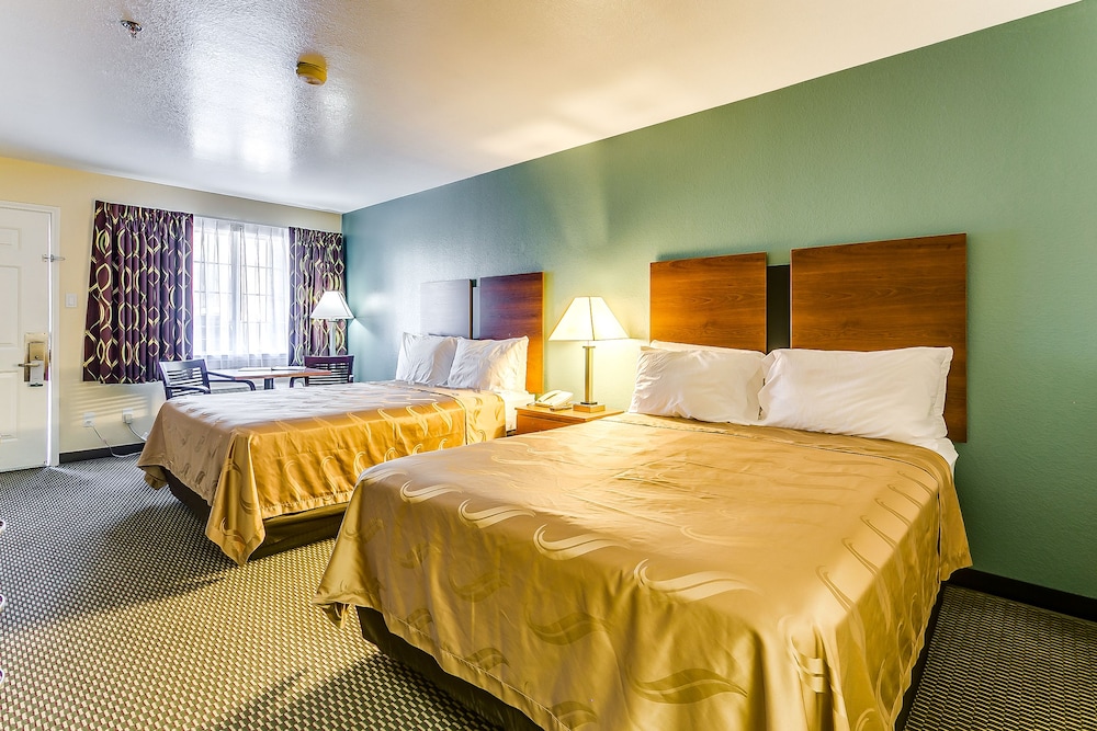 Room, 2 Queen Beds, Non Smoking - Photo 1