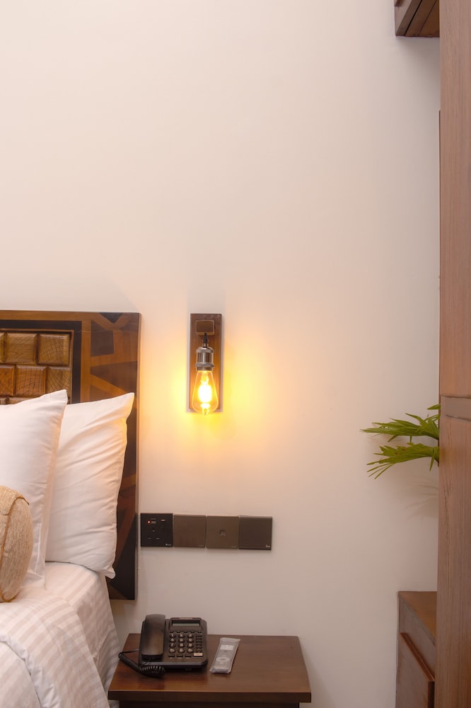 Luxury Double Room, 1 King Bed, Pool Access, Pool View photo 3