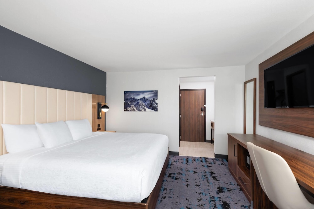 Room, 1 King Bed, Non Smoking - Photo 2