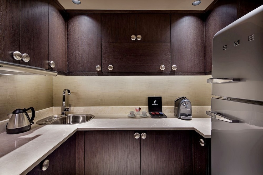 Presidential Suite, Club Lounge Access thumbnail 5