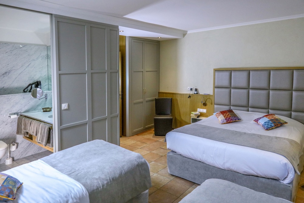Family Quadruple Room photo 3