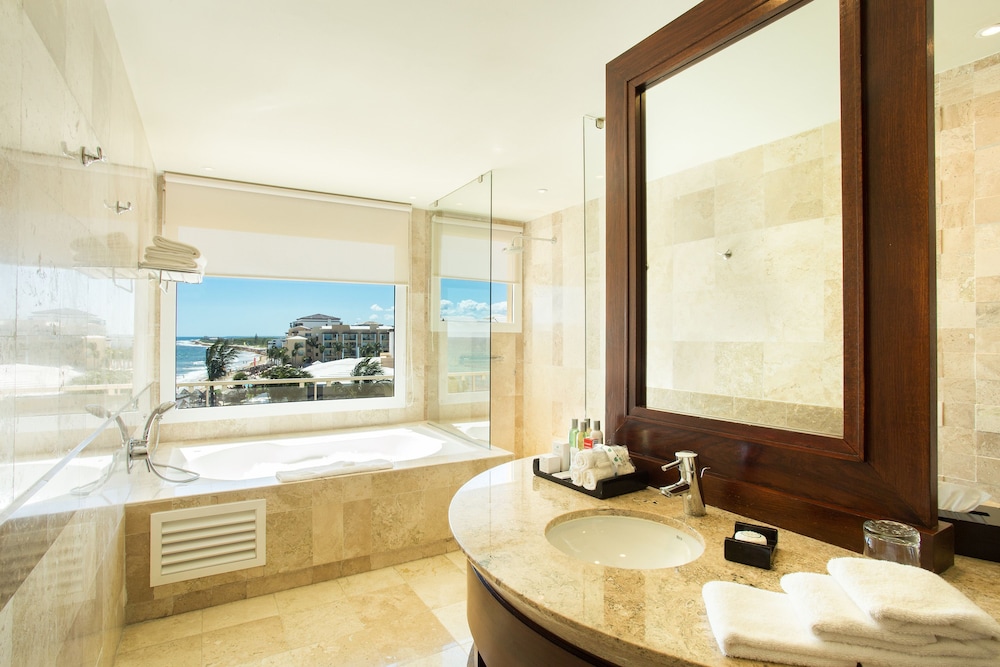 Preferred Club Governor Suite - Photo 8