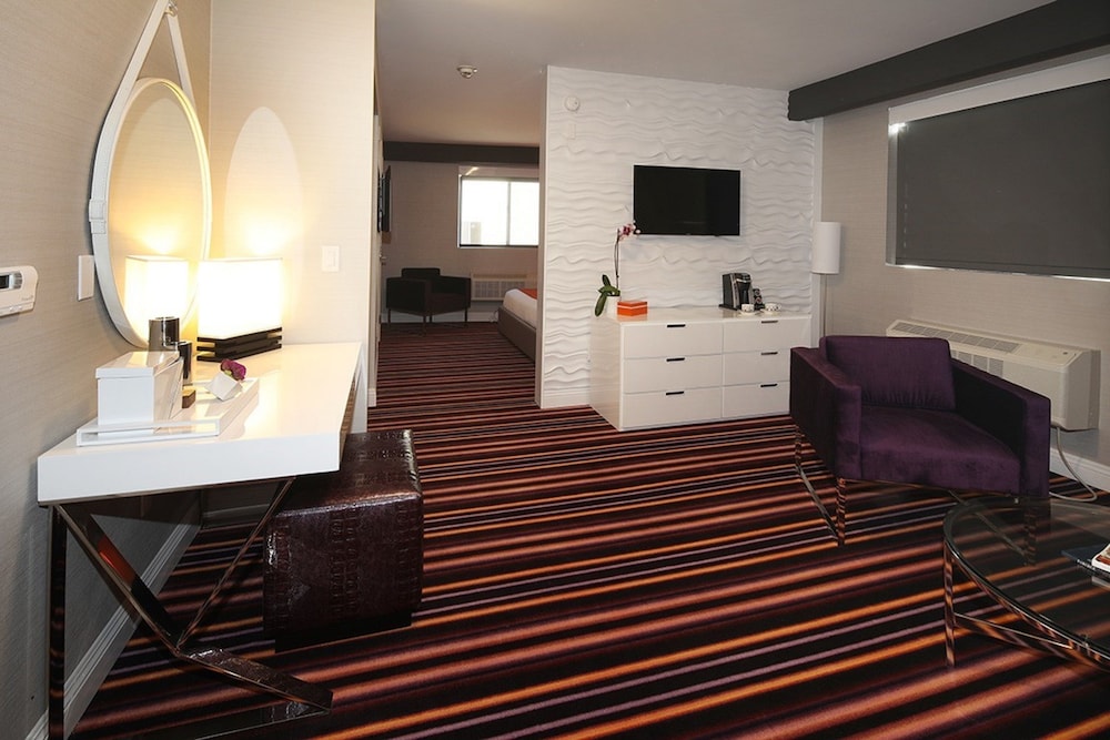 Suite, 1 King Bed photo 1