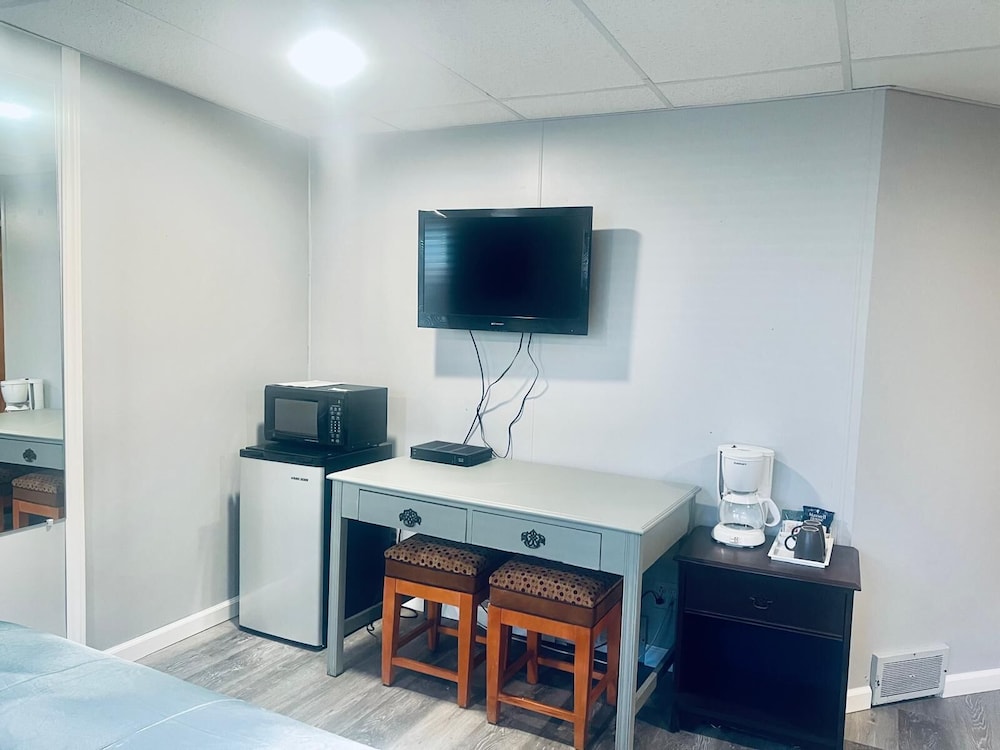 Luxury Studio Suite, Multiple Beds (3 Double Beds) photo 2