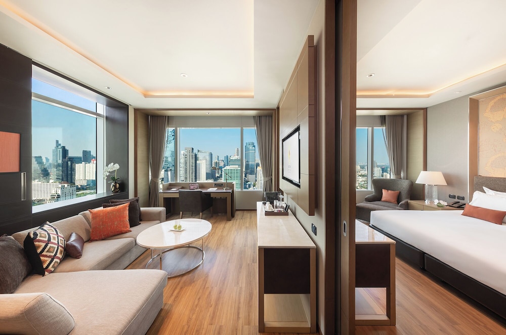Executive Suite with Lounge Access