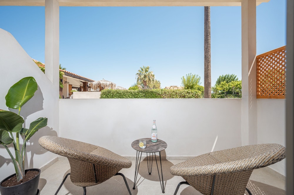 Deluxe Suite, Balcony, Garden View