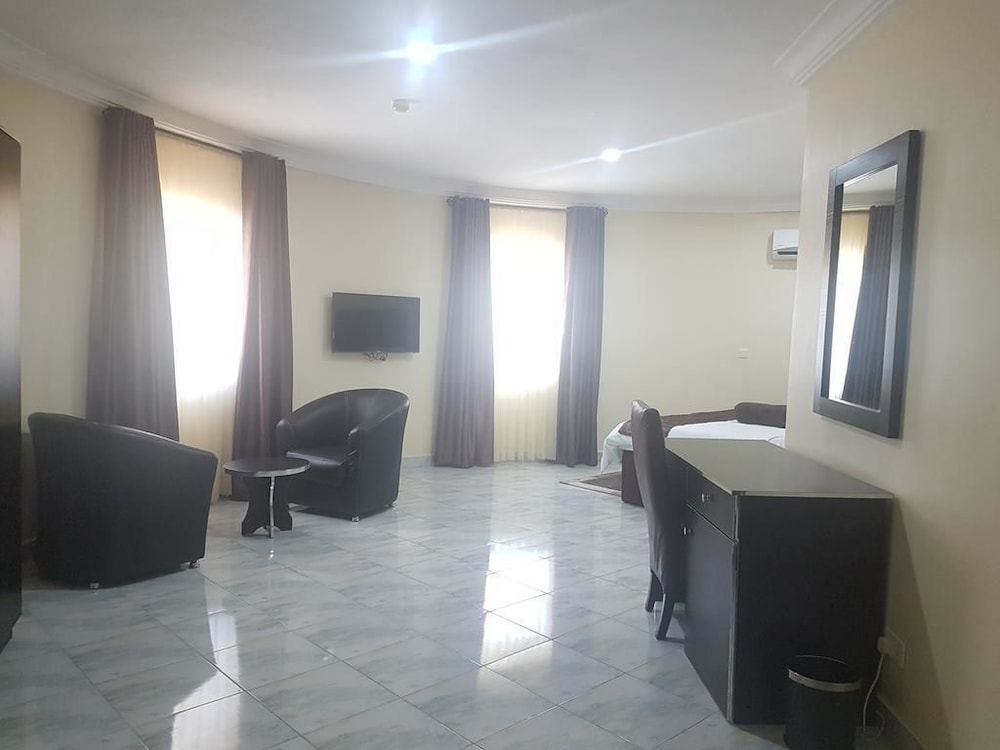 Executive Room, 1 Queen Bed, Non Smoking, Pool View photo 2