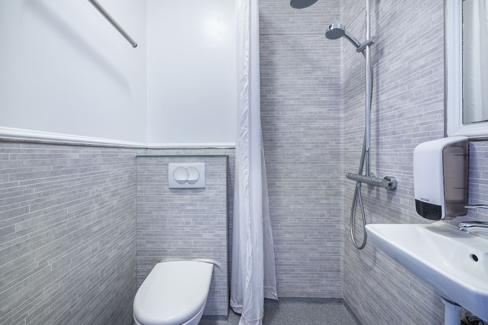 Small Twin Room with Hot Tub and Sauna Access - Photo 4