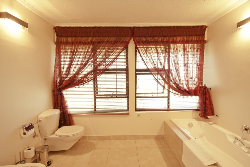 Luxury One photo 2