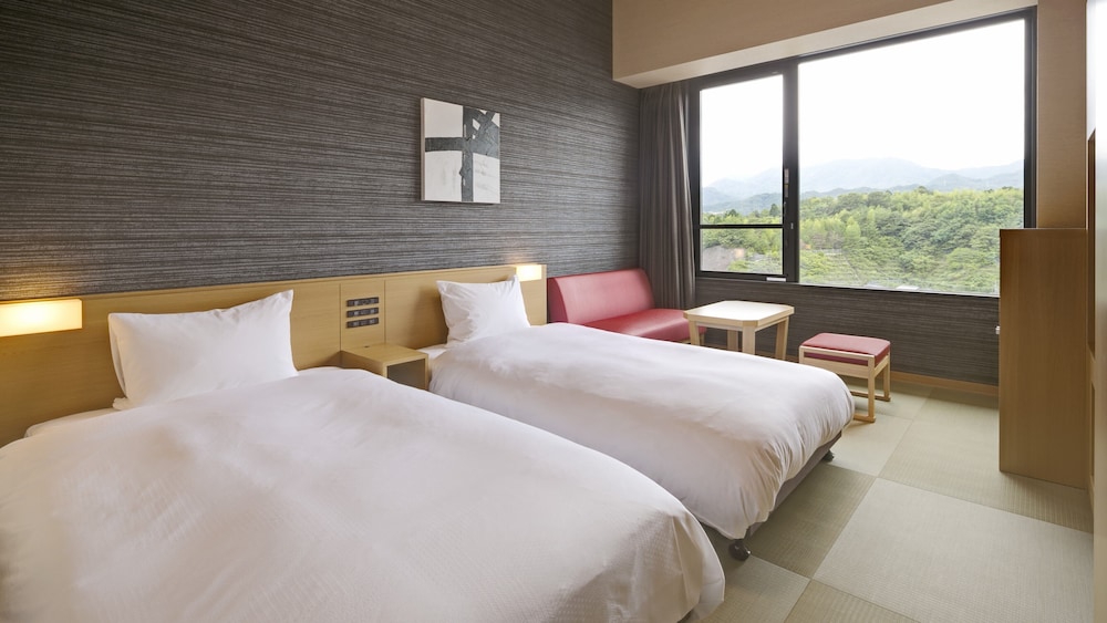 Twin Room, Non Smoking, Mountain View - Photo 1