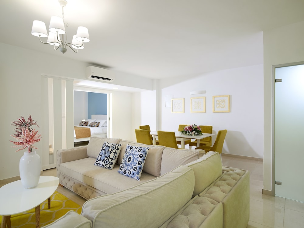 Grand Suite, 2 Bedrooms, Garden View (Family)