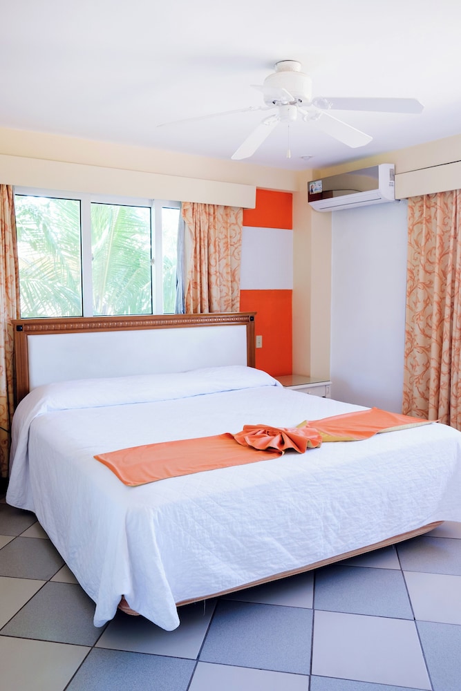 Ocean Front 2 Queen Bed with Balcony photo 2