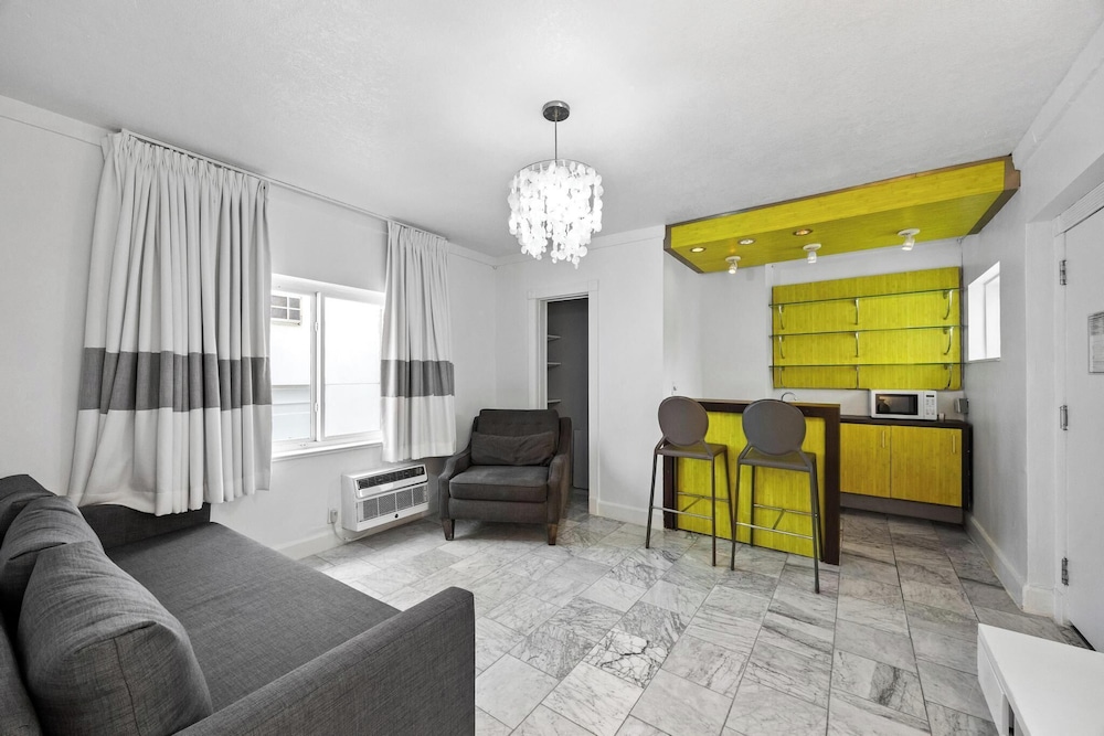 King Suite / Ocean Front - Photo 9