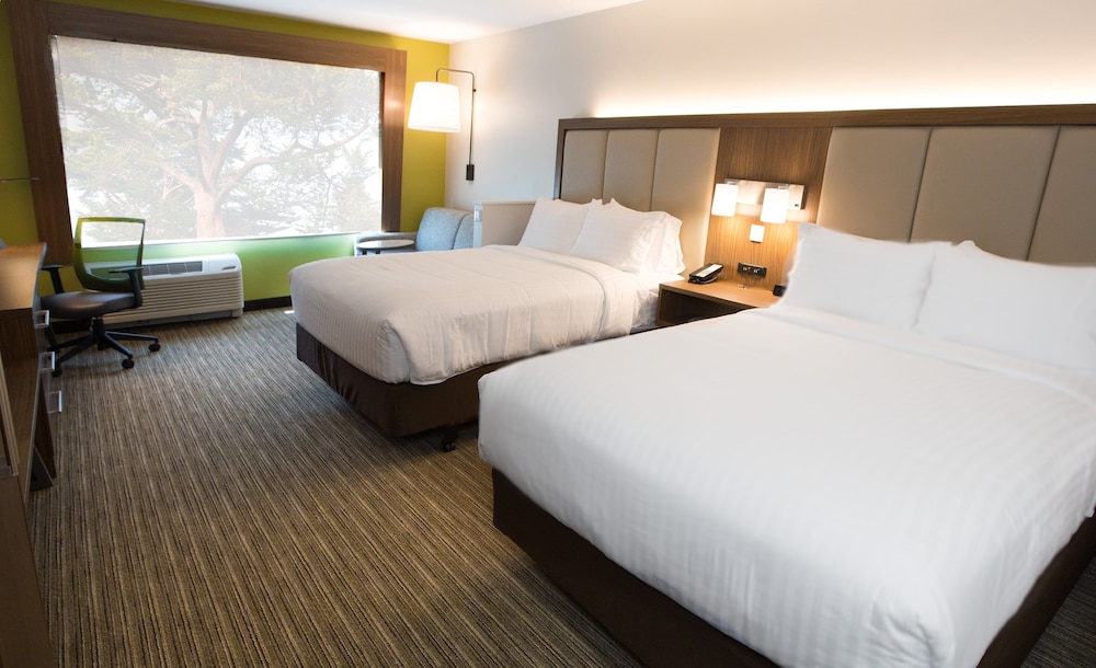 Suite, 1 King Bed with Sofa bed, Accessible (Comm Access) photo 2