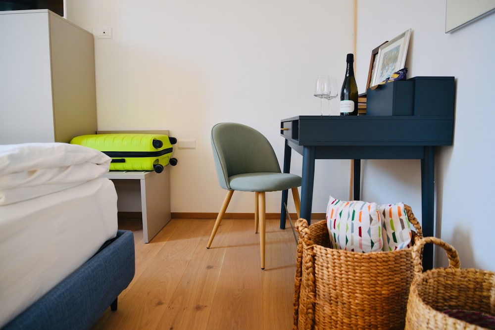 Comfort Suite, Courtyard View