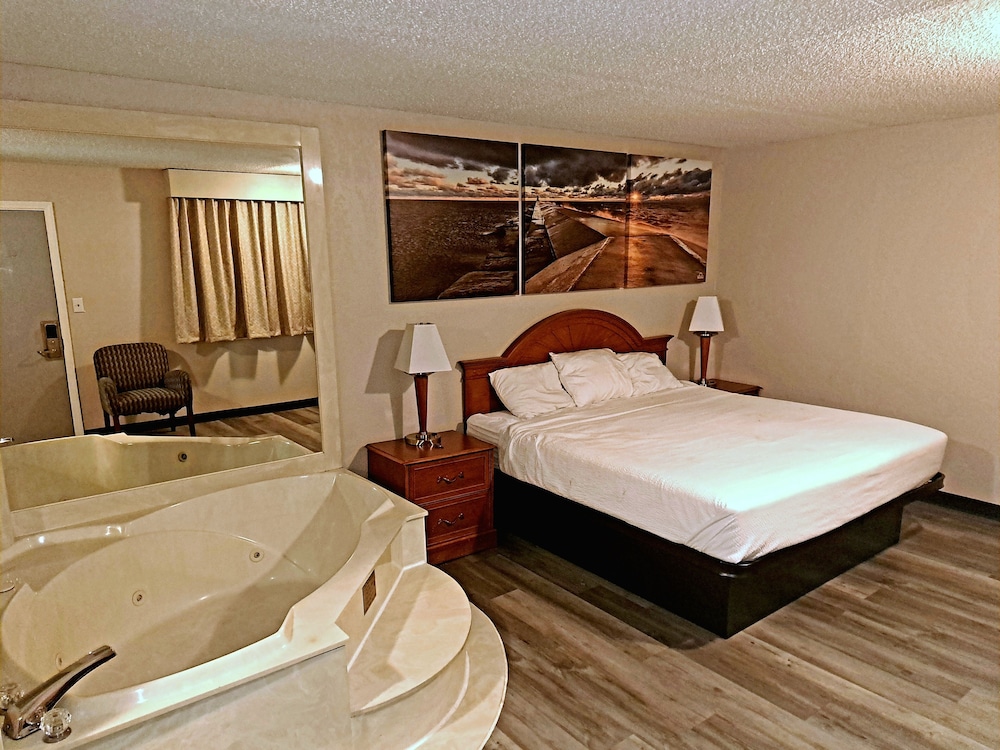 Studio Suite, 1 King Bed, Non Smoking - Photo 1