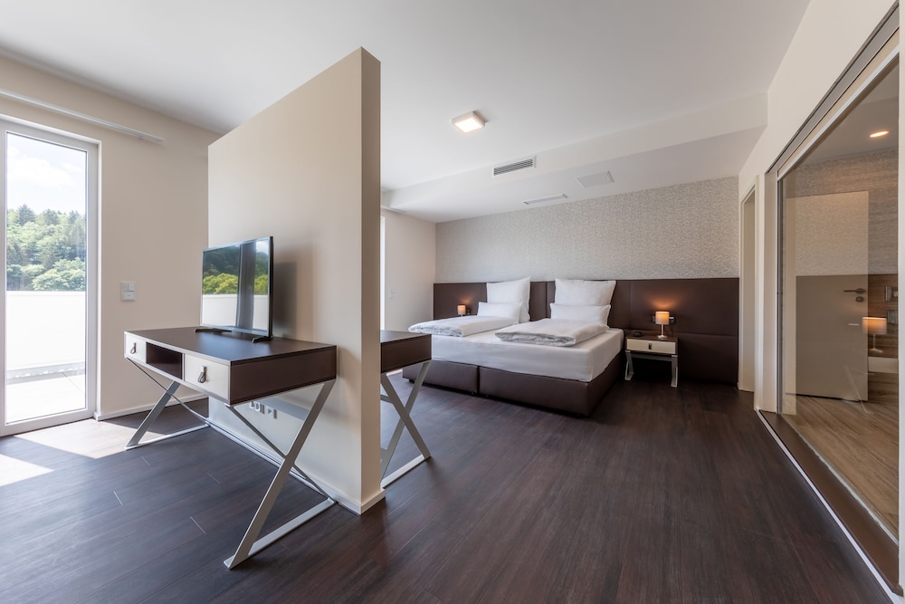 Premium Suite, 2 Bedrooms, Balcony photo 2