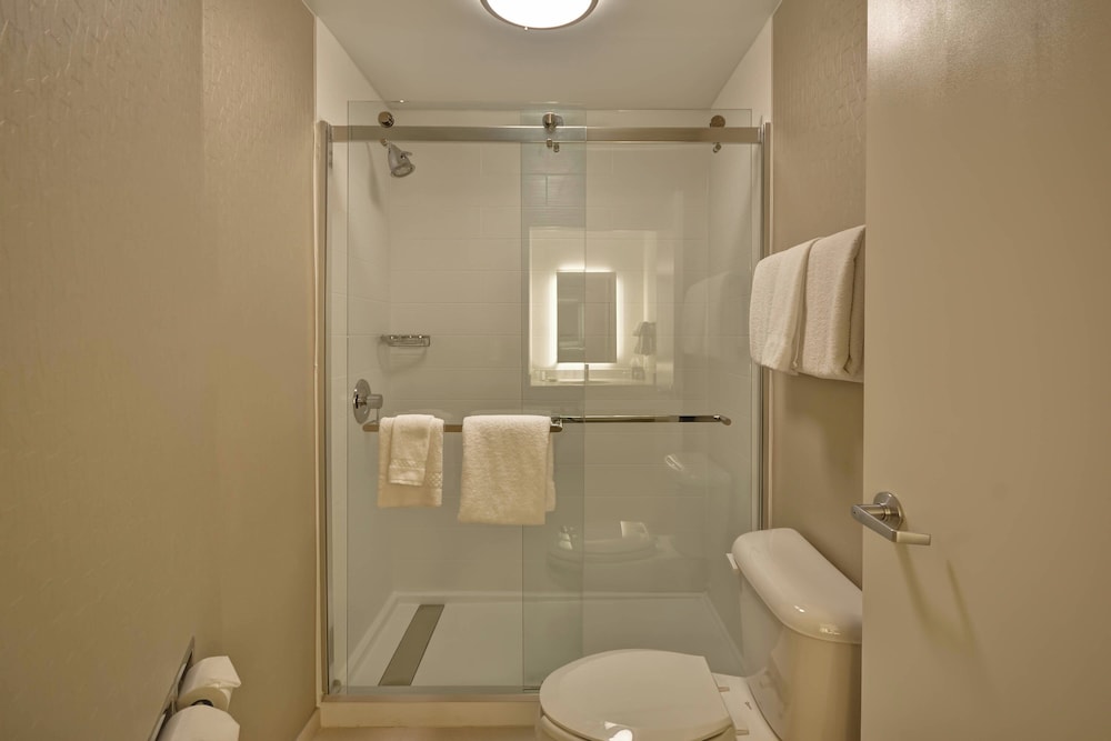 Suite, 2 Queen Beds (Red Mile View) - Photo 7