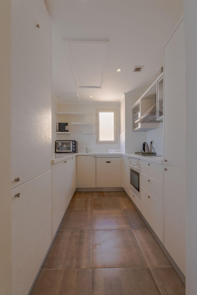 Apartment photo 2