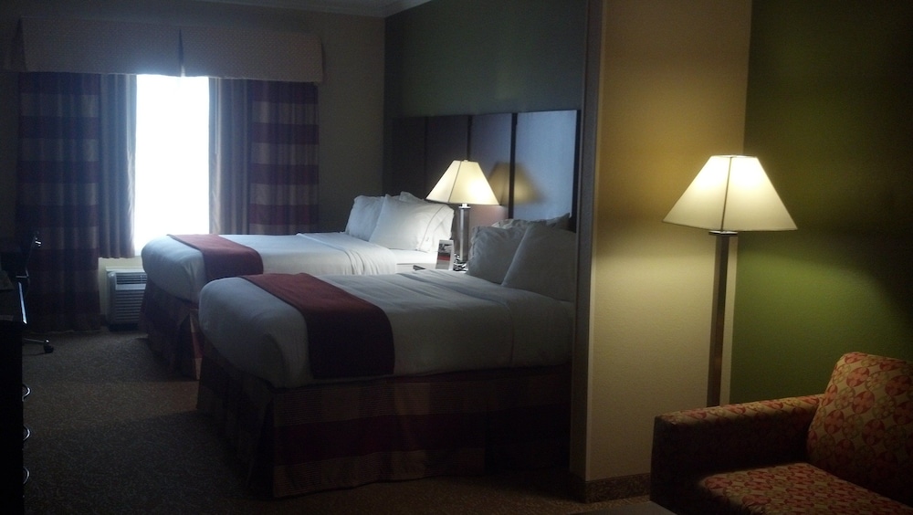 Suite, 2 Queen Beds (Additional Living Area) - Photo 2