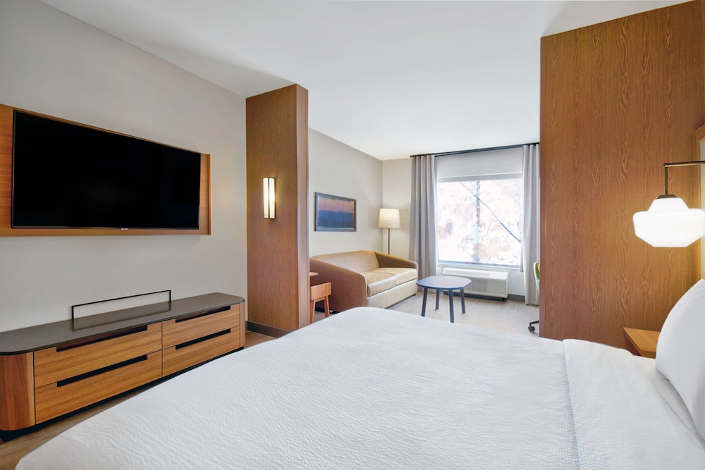 Suite, 1 King Bed with Sofa bed - Photo 1
