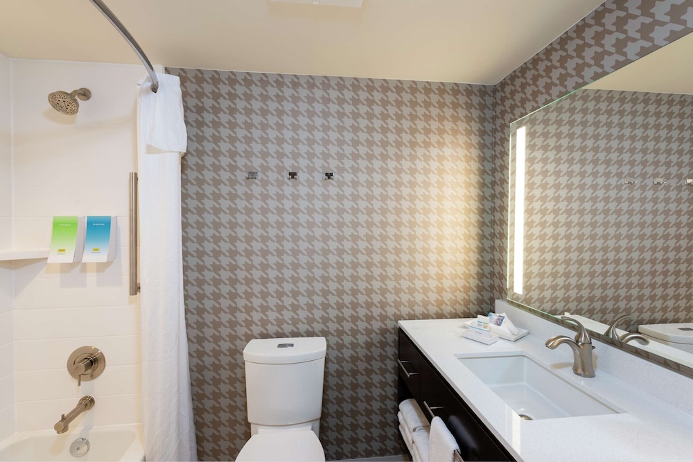 Studio, 1 King Bed, Accessible, Bathtub - Photo 7