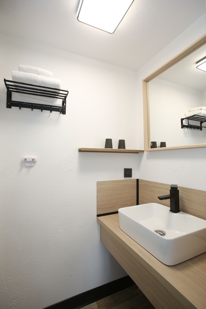Standard Room, 1 Double Bed - Photo 4