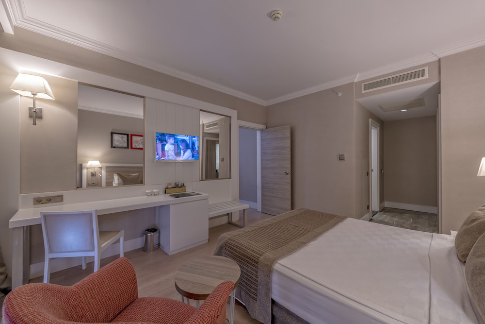 Standard Room, Pool View photo 3