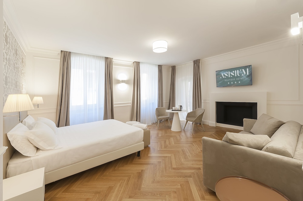 Exclusive Room, 1 King Bed with Sofa bed, City View