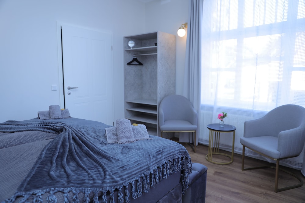 Deluxe Double Room, 1 Queen Bed, Non Smoking, City View