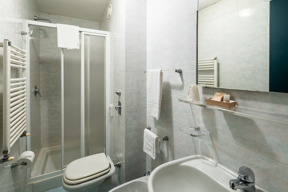 Triple Room, 3 Twin Beds thumbnail 6