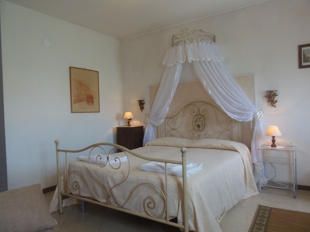 Triple Room, Private Bathroom, View photo 1