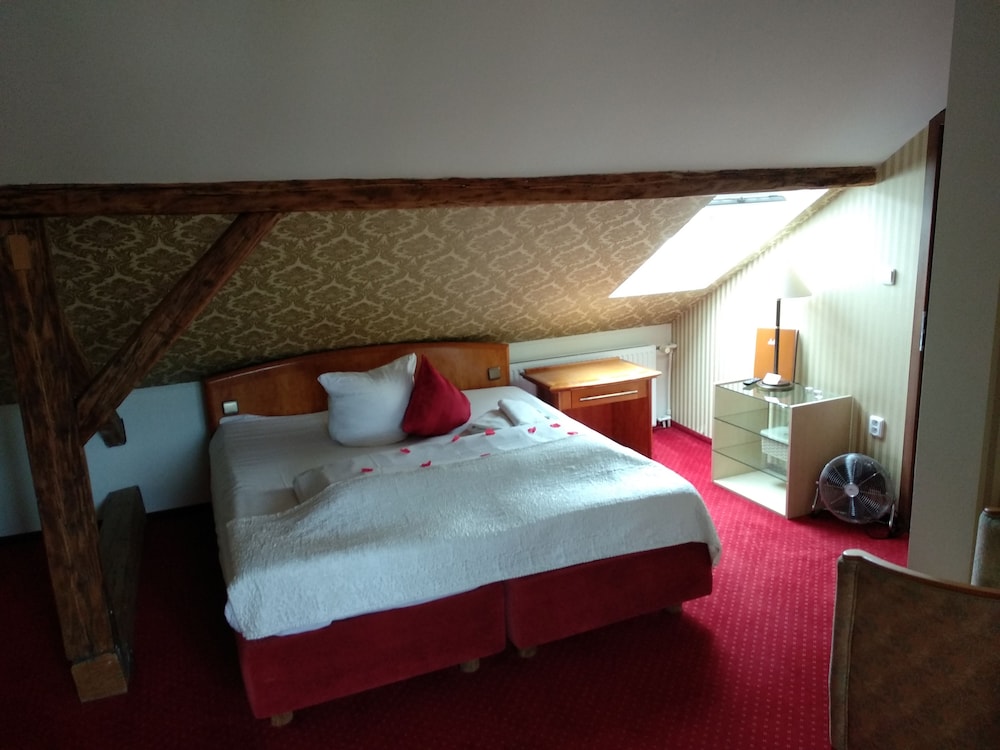 Suite (VIP, Sauna for a fee) - Photo 3