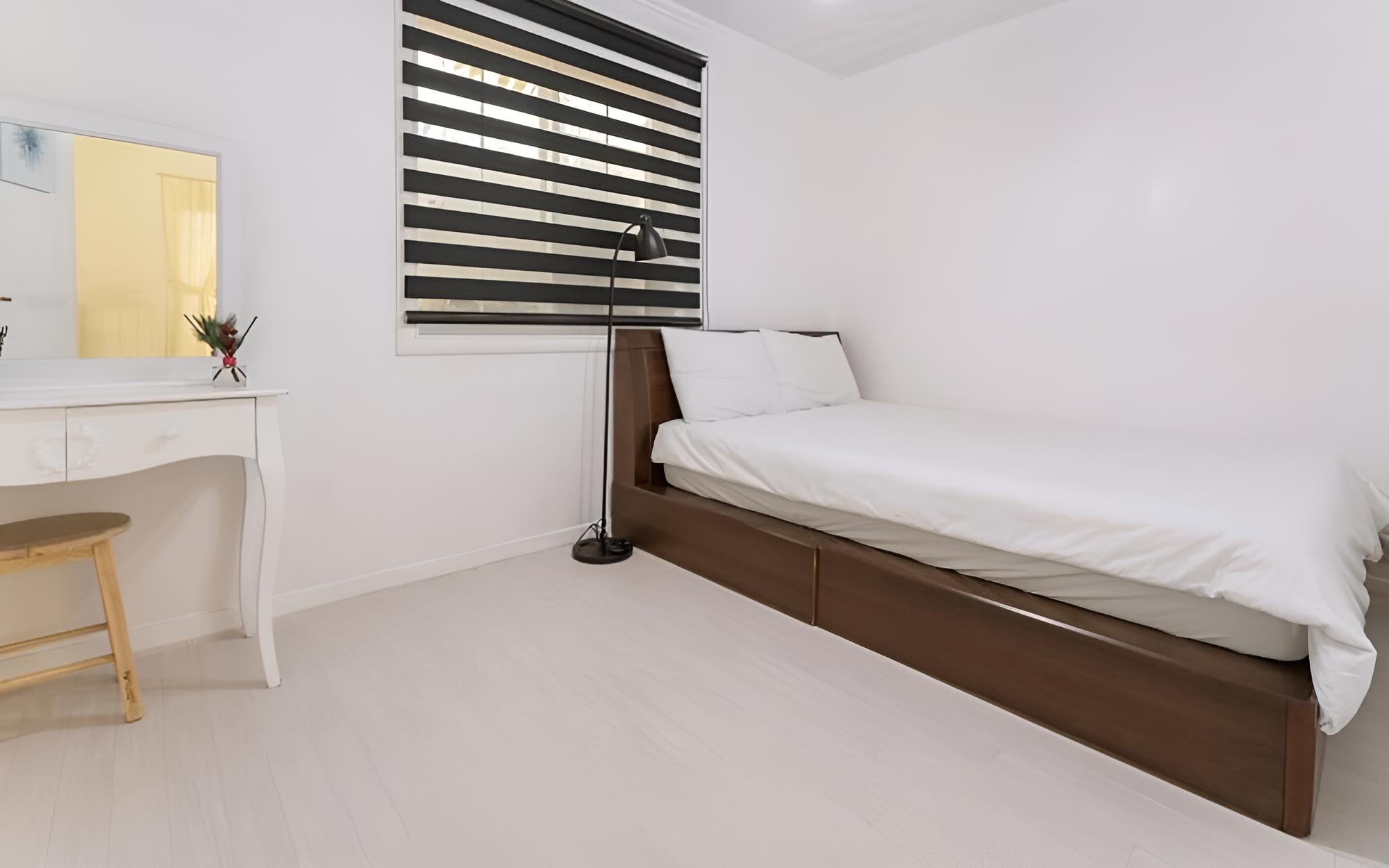 Room (Trudy Unshared House 2) photo 3